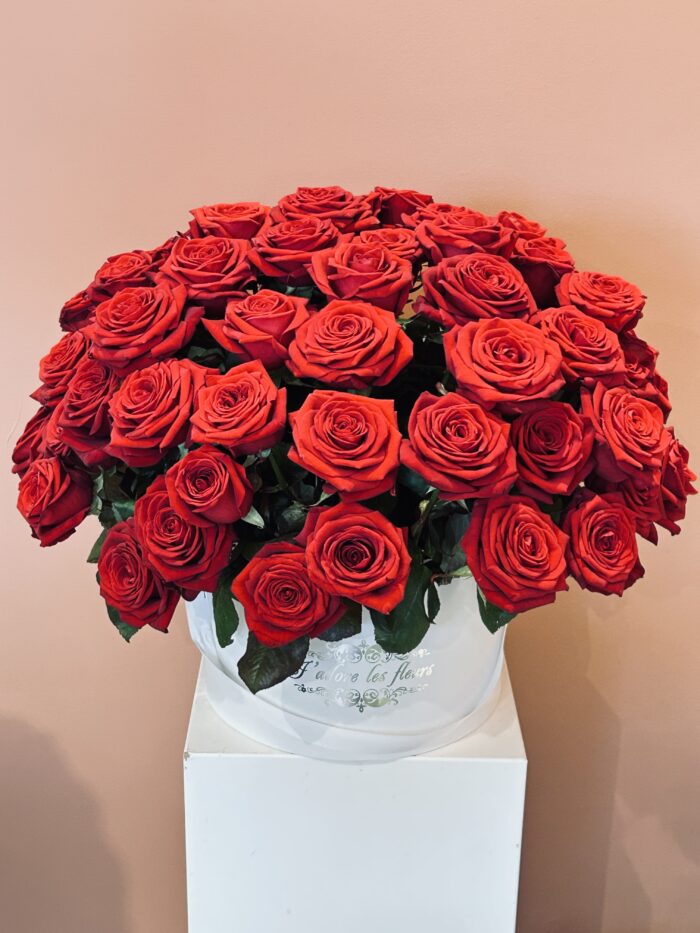 700 Roses Box of Red Roses Large Buds - Luxury Edition | FLORAL Courchevel