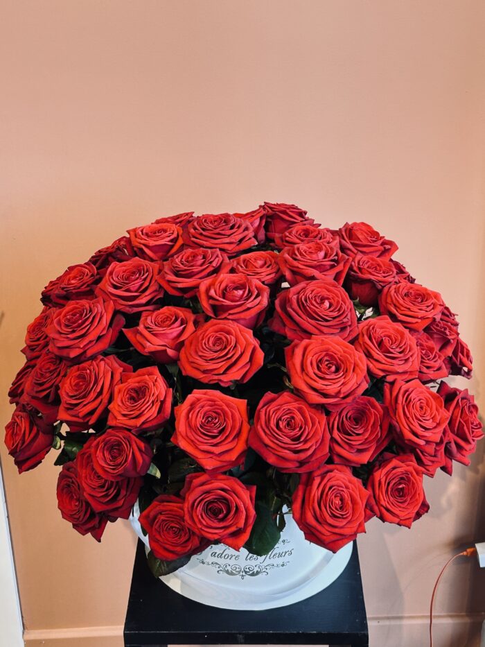 700 Roses Box of Red Roses Large Buds - Luxury Edition | FLORAL Courchevel
